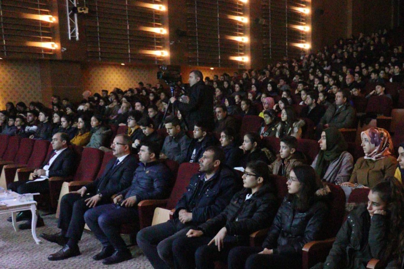 “Cep Telefonu Seni Yaşamdan Alıkoymasın” konferansı “Cep Telefonu Seni Yaşamdan Alıkoymasın” konferansı